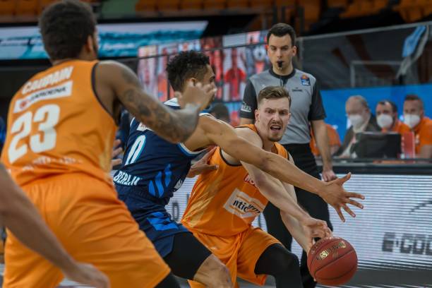 手外线进攻 手外线进攻